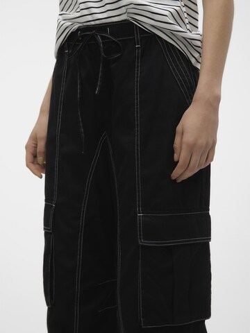 VERO MODA Baggy Cargo trousers 'KIM' in Black