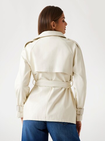 GUESS Between-Seasons Coat in Beige
