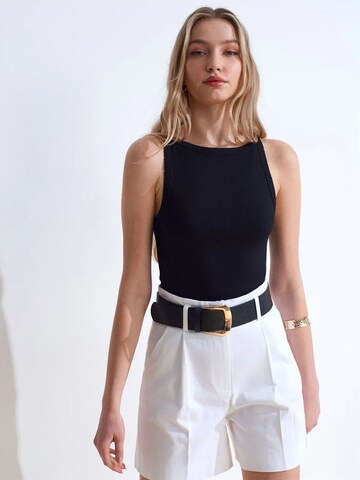 Top di Dilvin in nero