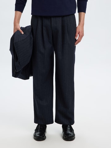SELECTED Regular Pleat-Front Pants in Blue: front