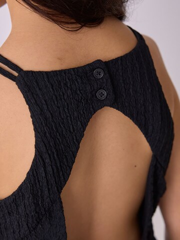 Robe Next en noir