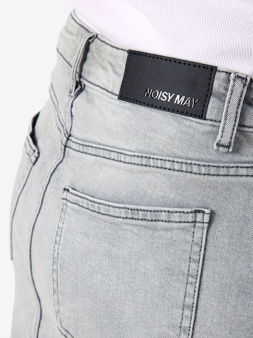 pilka Noisy may Sijonas 'NMYolanda'