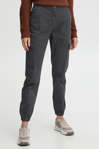 Oxmo Tapered Cargo Pants in Grey: front