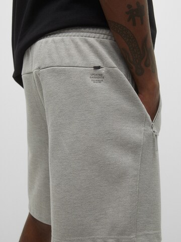 Regular Pantaloni de la Pull&Bear pe gri
