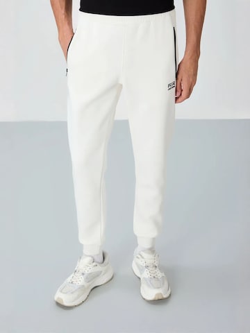 regular Pantaloni sportivi di Tommy Life in bianco: frontale