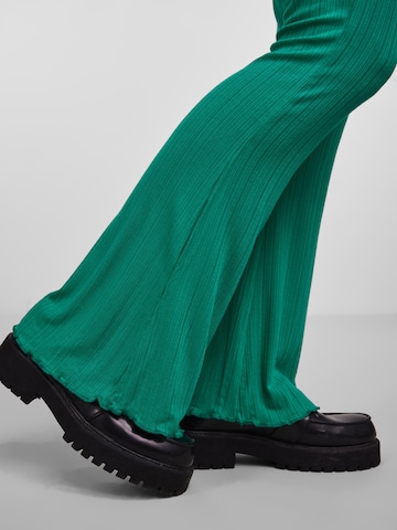 PIECES Flared Pants 'Jasmin' in Green