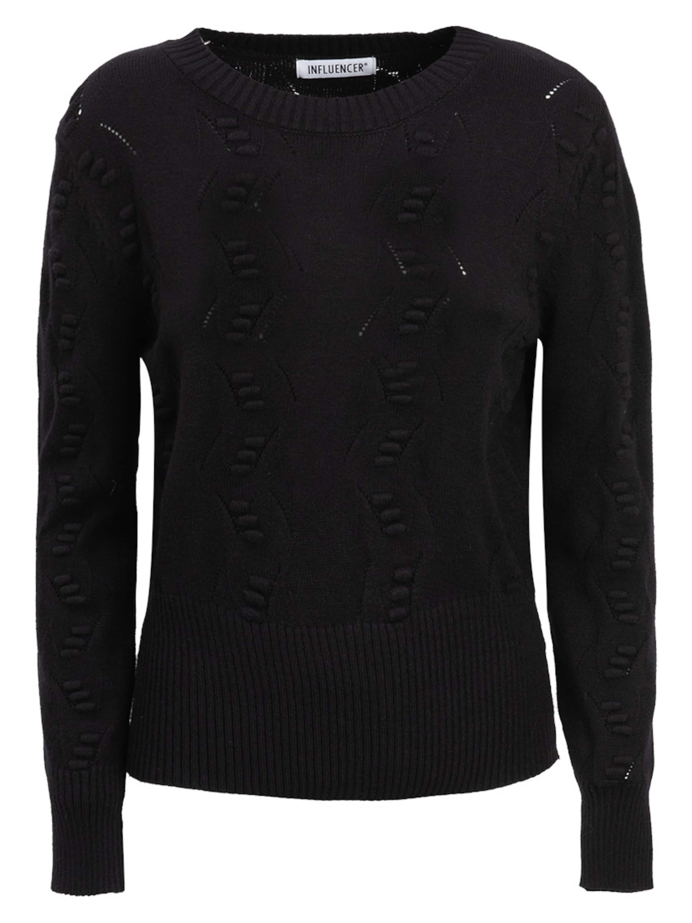 Influencer Sweater in Black: front