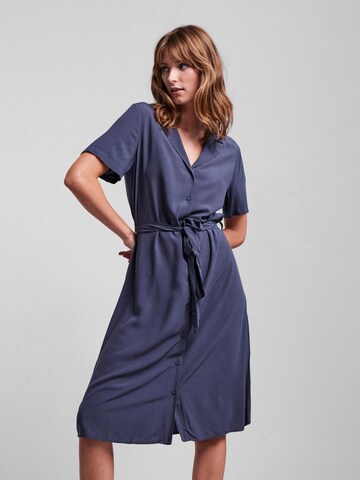 Robe-chemise 'Olivia' PIECES en bleu : devant