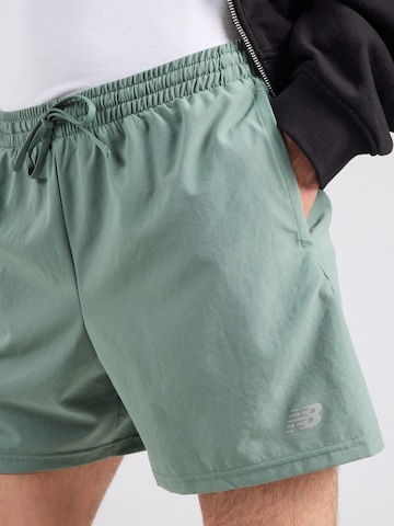 new balance Обычный Спортивные штаны 'Essentials' в Зеленый
