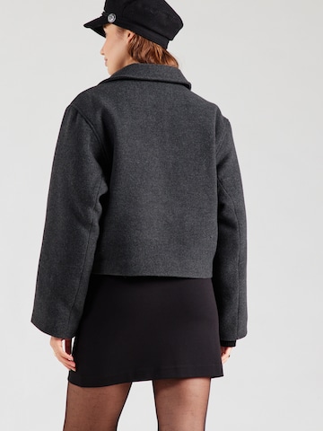 Veste mi-saison Monki en gris
