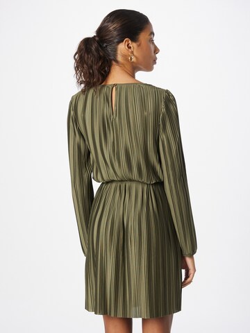 Robe 'Floria' ABOUT YOU en vert