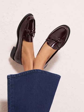 sarkans Friends Like These Iešļūcenes