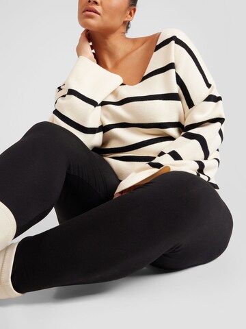 ABOUT YOU Curvy Szabványos Leggings 'Lewe' - fekete