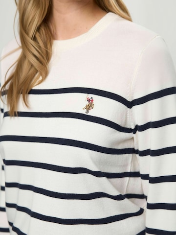 Top ' UWLilwan ' de la U.S. POLO ASSN. pe alb