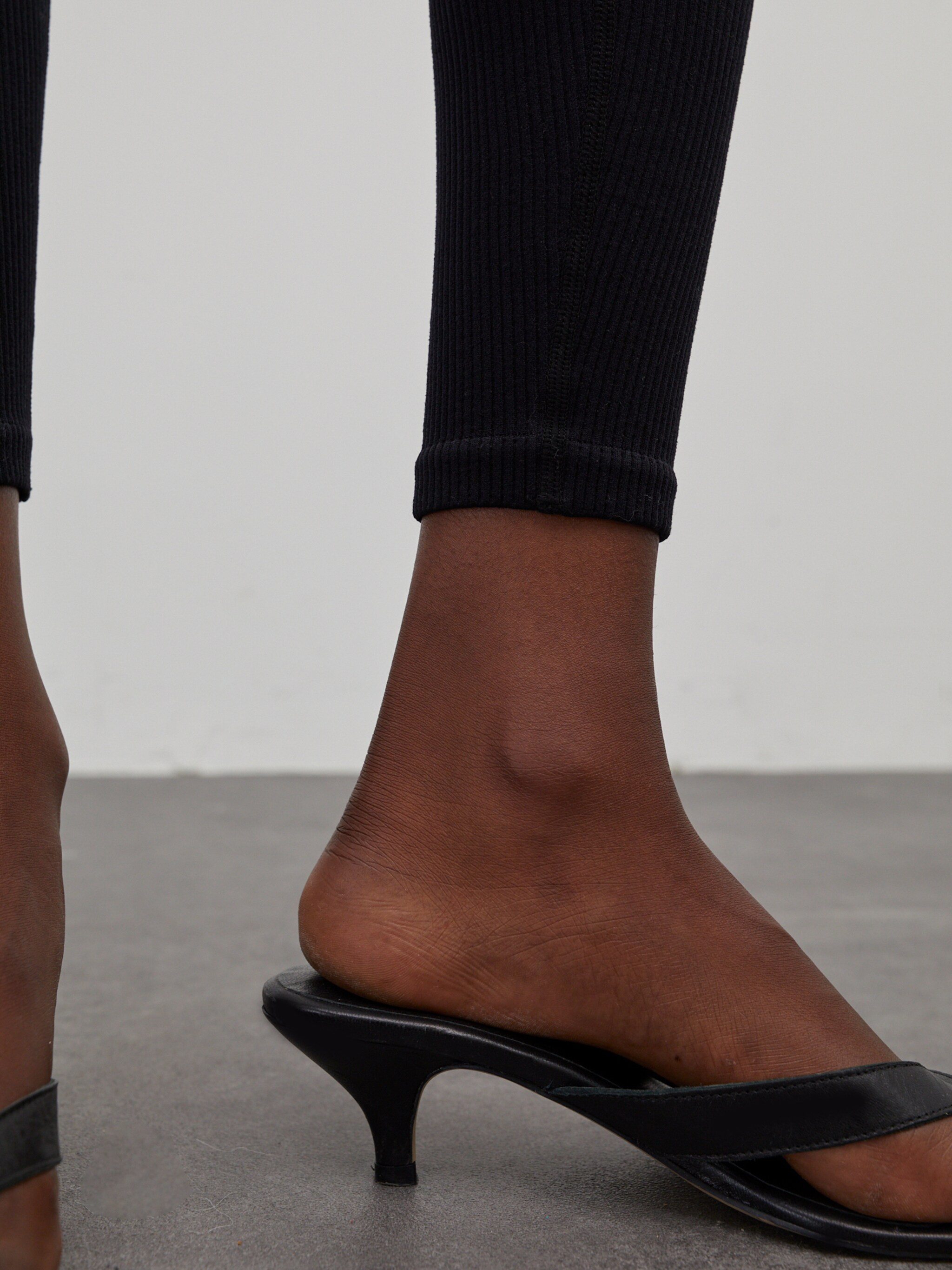 EDITED Produits Leggings 'Jona' noir