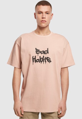 Merchcode T-Shirt 'Bad Habits' in Pink: Vorderseite