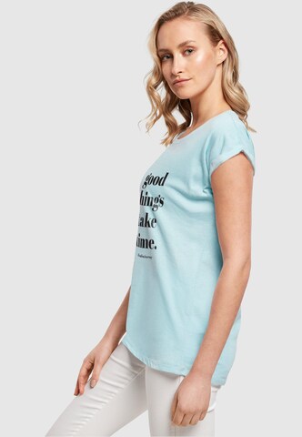 Merchcode Shirt 'Good Things Take Time' in Blauw