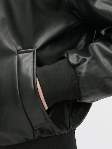 Calvin Klein Jeans Демисезонная куртка в Черный