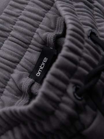 Slimfit Pantaloni sportivi di Ombre in grigio