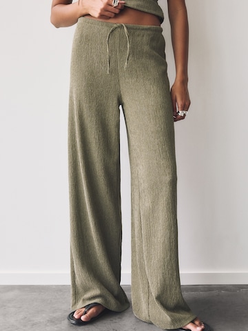 Pull&Bear Wide Leg Hose in Grün: Vorderseite