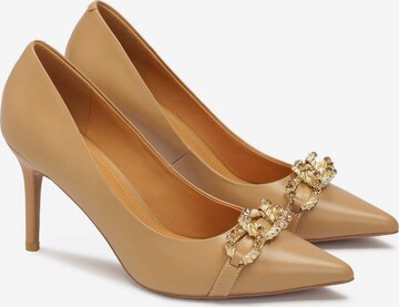 Kazar Pumps in Beige