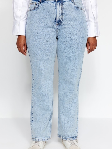 Trendyol Curve Regular Jeans in Blue