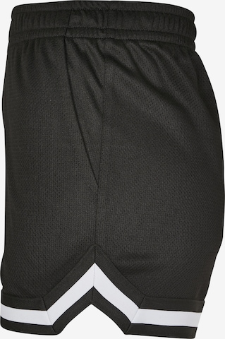 Urban Classics Regular Shorts in Schwarz