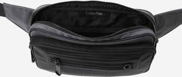 Calvin Klein Gürteltasche in Grau