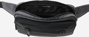 Calvin Klein Gürteltasche in Grau