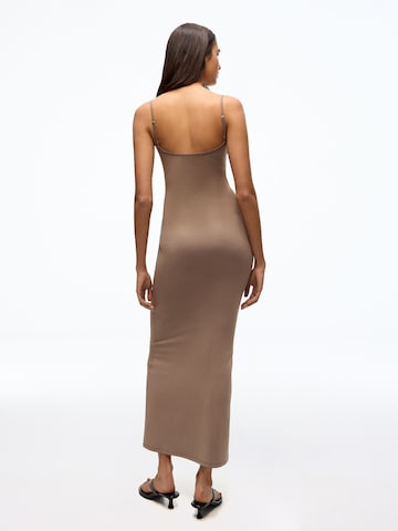 Bershka Klänning i beige