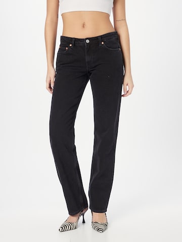 WEEKDAY Regular Jeans 'Arrow' i svart: framsida