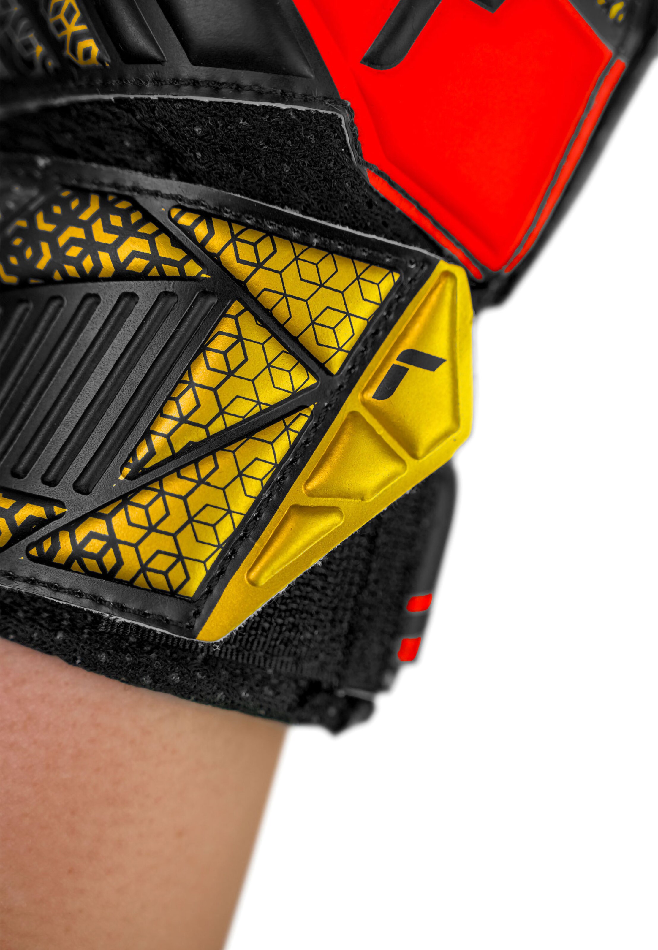 REUSCH Sports gloves 'Attrakt Solid Junior' in Gold