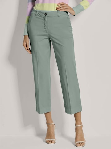 MADELEINE Loosefit Hose in Grün: Vorderseite