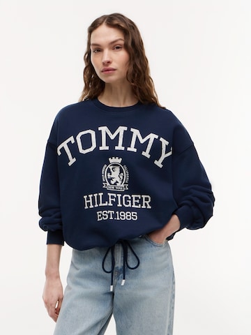 TOMMY HILFIGER Суичър 'VARSITY CREST' в синьо: отпред