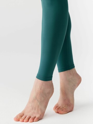 regular Pantaloni ' FLOAt ' di Girlfriend Collective in verde