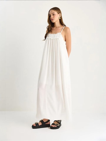 Abito di Bianco Lucci in bianco