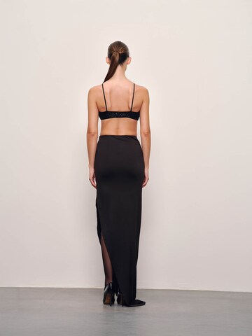 Top de la RÆRE by Lorena Rae pe negru