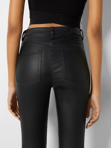 Bershka Skinny Nadrág - fekete