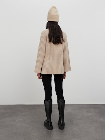 EDITED Pullover 'Hera' in Beige