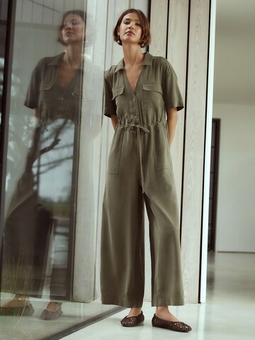 Next Jumpsuit in Groen: voorkant