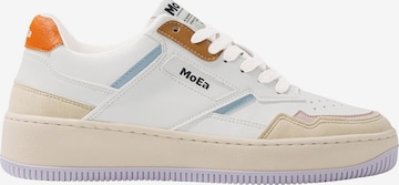 Baskets basses 'Gen1' MoEa en blanc : devant