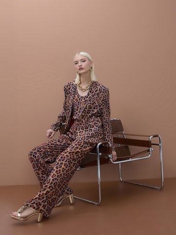 Lola Casademunt Blejzr – hnědá