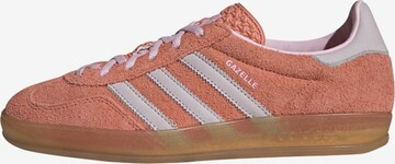 Baskets basses 'Gazelle' ADIDAS ORIGINALS en rouge : devant