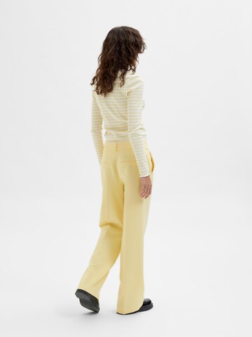 Loosefit Pantalon 'RITA' SELECTED FEMME en jaune