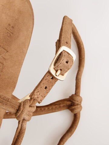 Next Sandale in Braun