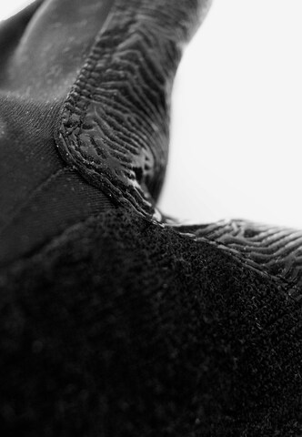 REUSCH Athletic Gloves 'Arien' in Black