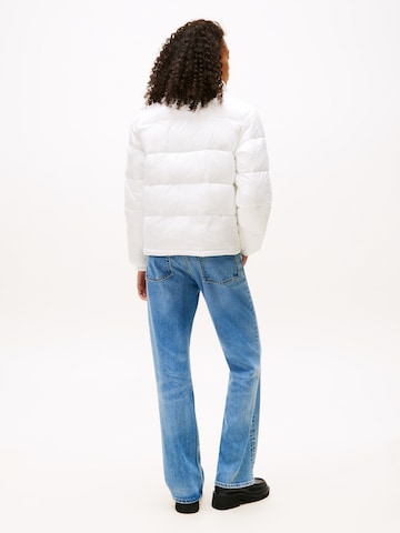Tommy Jeans Přechodná bunda 'ESS' – bílá
