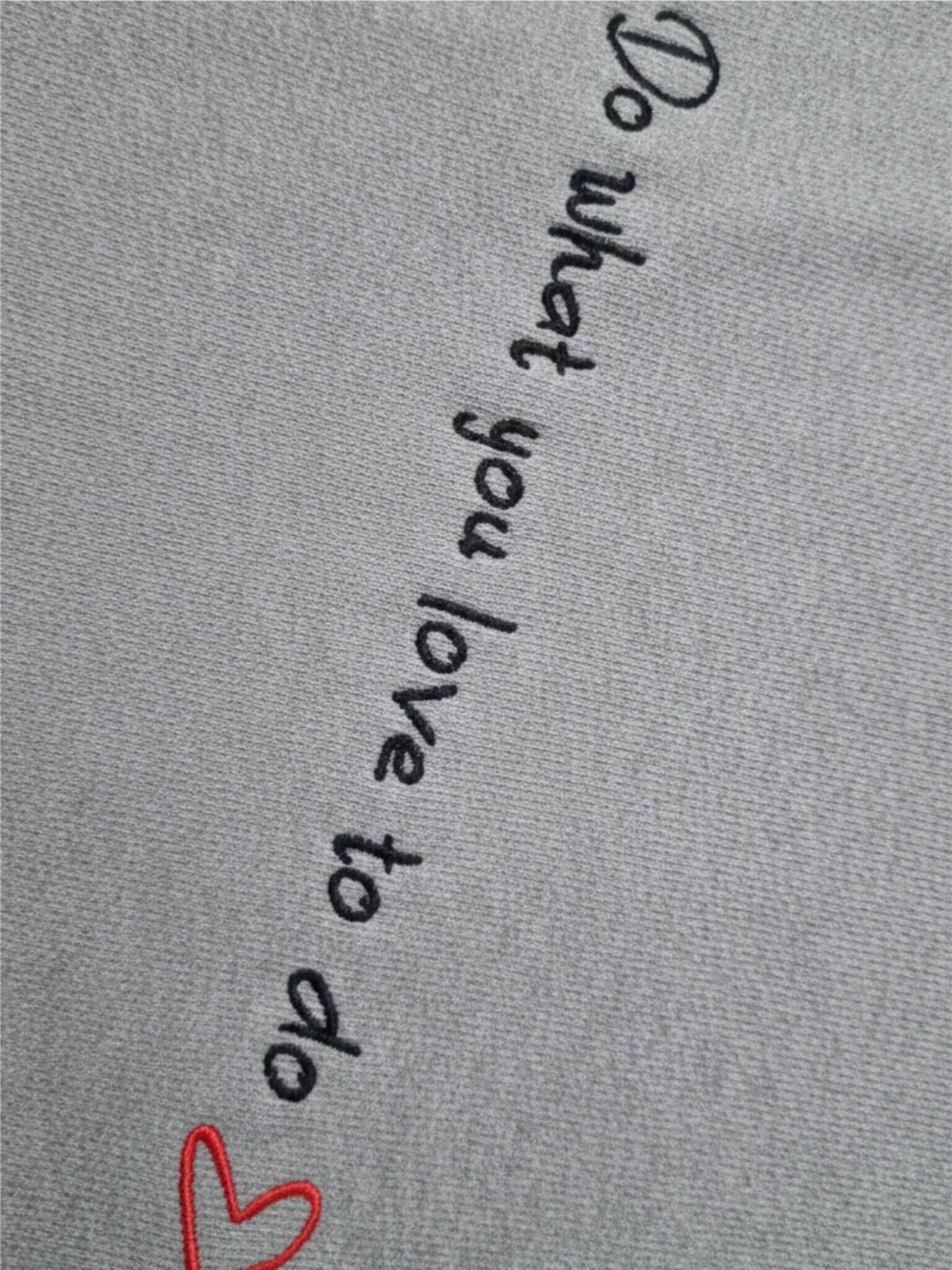 LIKS. Munich Bluzka sportowa 'Sweatpullover mit Stickerei Do what you love - StellaC' w kolorze szary