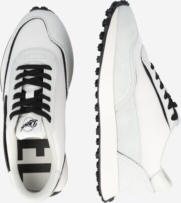 Baskets basses 'RACER' DIESEL en blanc