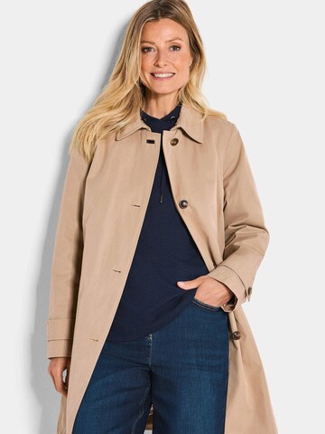 Goldner Mantel in Beige